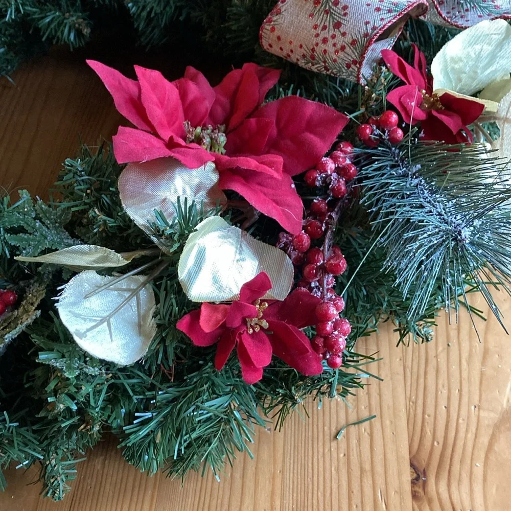 NEW Gorgeous Handmade Christmas Wreath, poinsettias, 22” wide